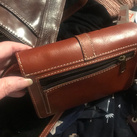 Crossbody - Picture 5 of 6